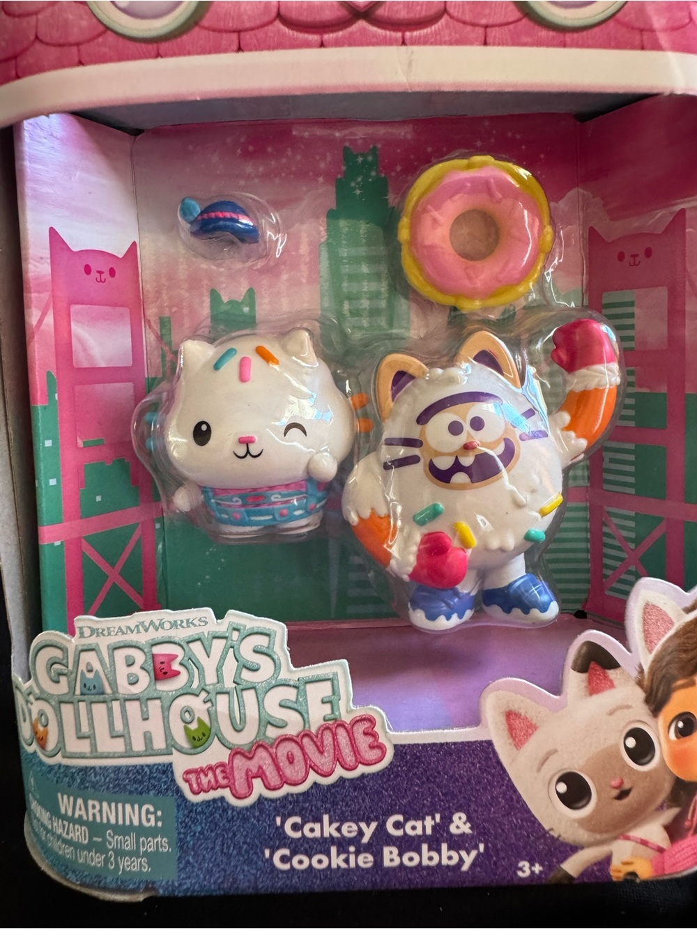 DreamWorks Gabby’s Dollhouse Pink & White Cakey Cat and Cookie Bobby Figures